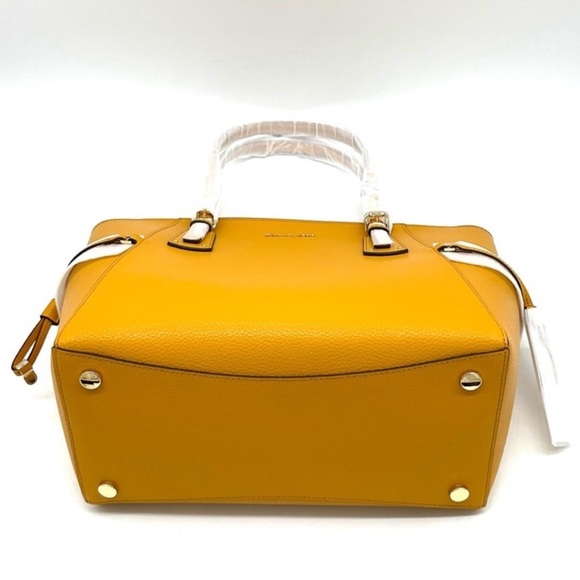 Michael Kors Voyager EW Tote Bag Leather Marigold - Picture 6 of 9